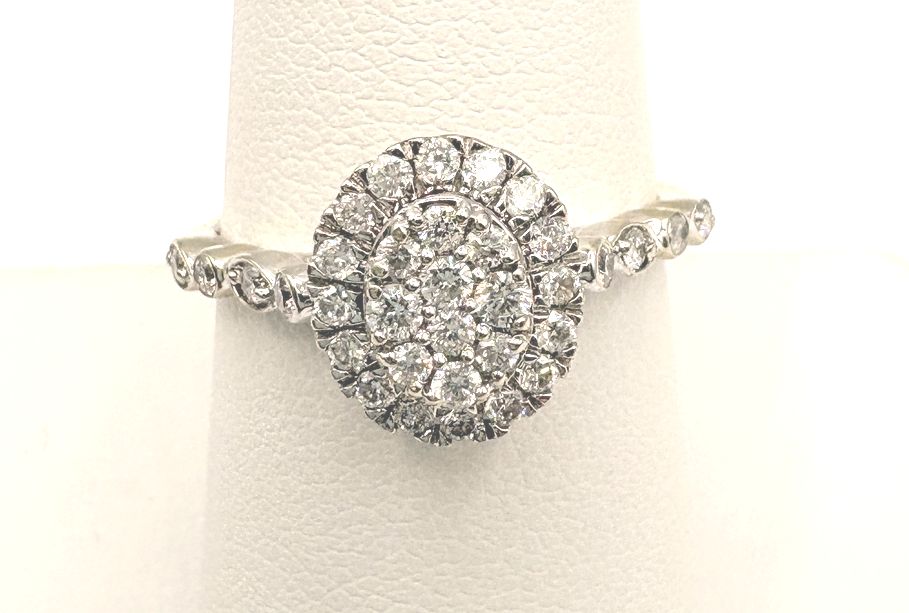 14K OVAL DIAMOND CLUSTER ENGAGEMENT RING SIZE 8.5
