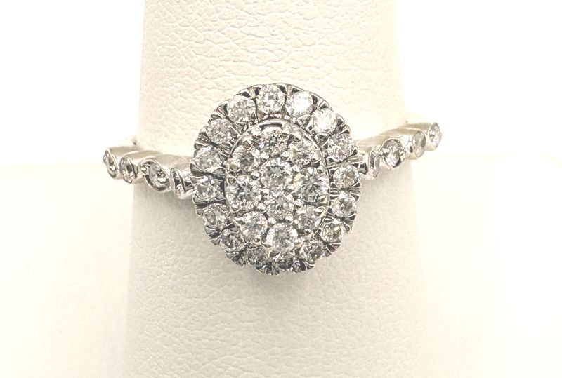 14K OVAL DIAMOND CLUSTER ENGAGEMENT RING SIZE 8.5