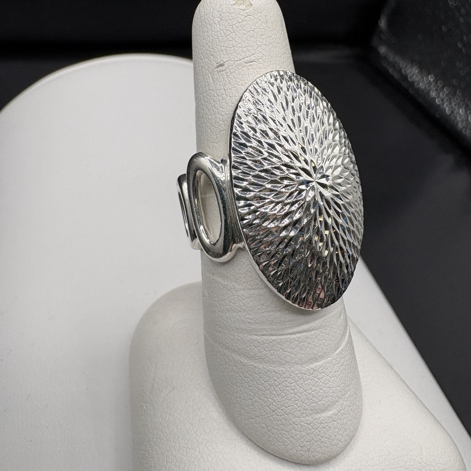 STERLING LARGE DIAMOND CUT RING SIZE 7