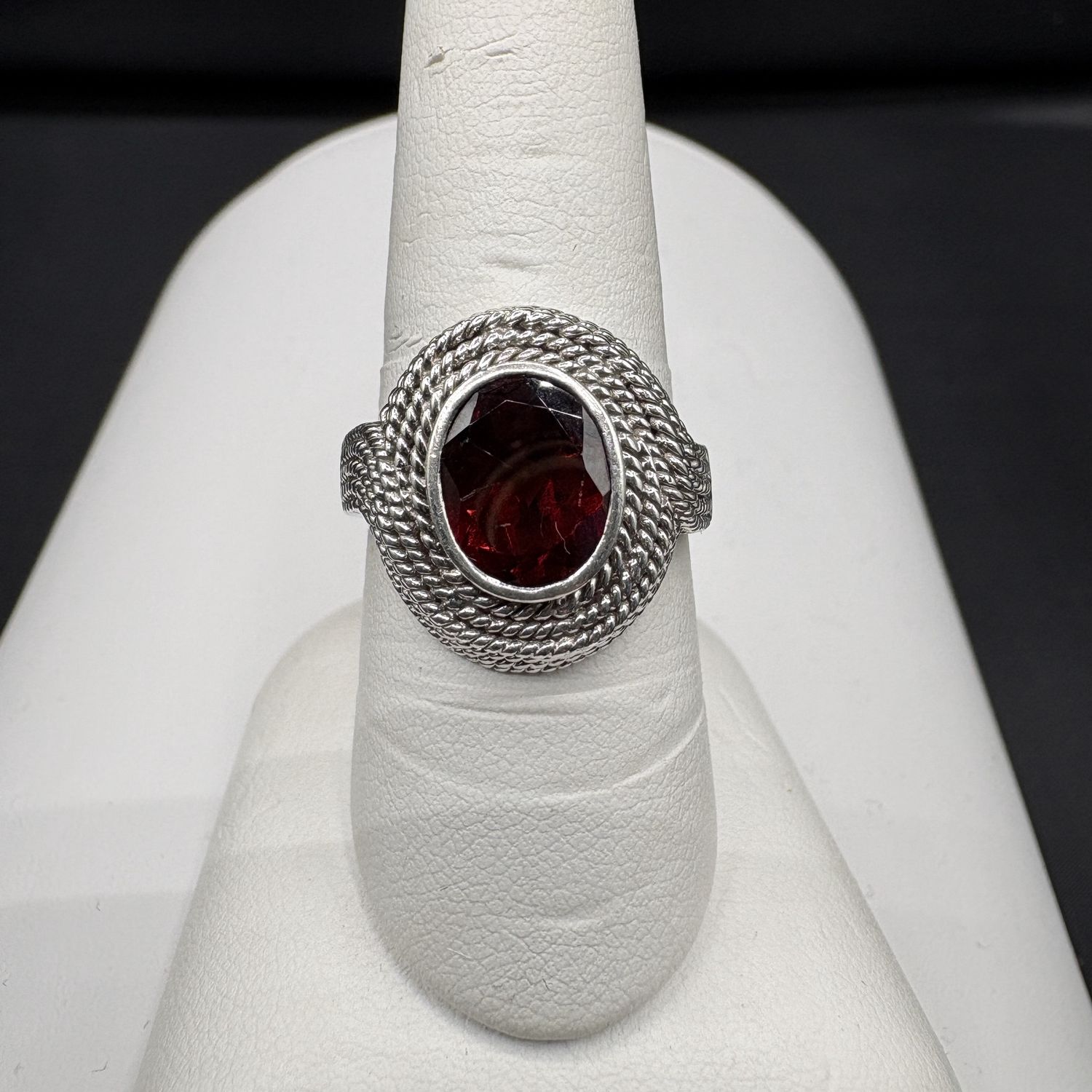 STERLING OVAL WITH ROPE DETAIL RING SIZE 8