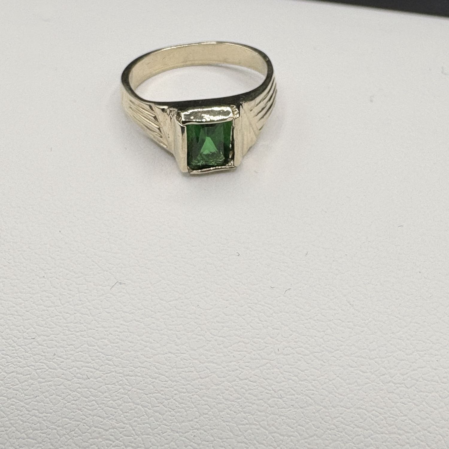 14K BABY RING WITH EMERALD COLOR STONE RING SIZE 1.5