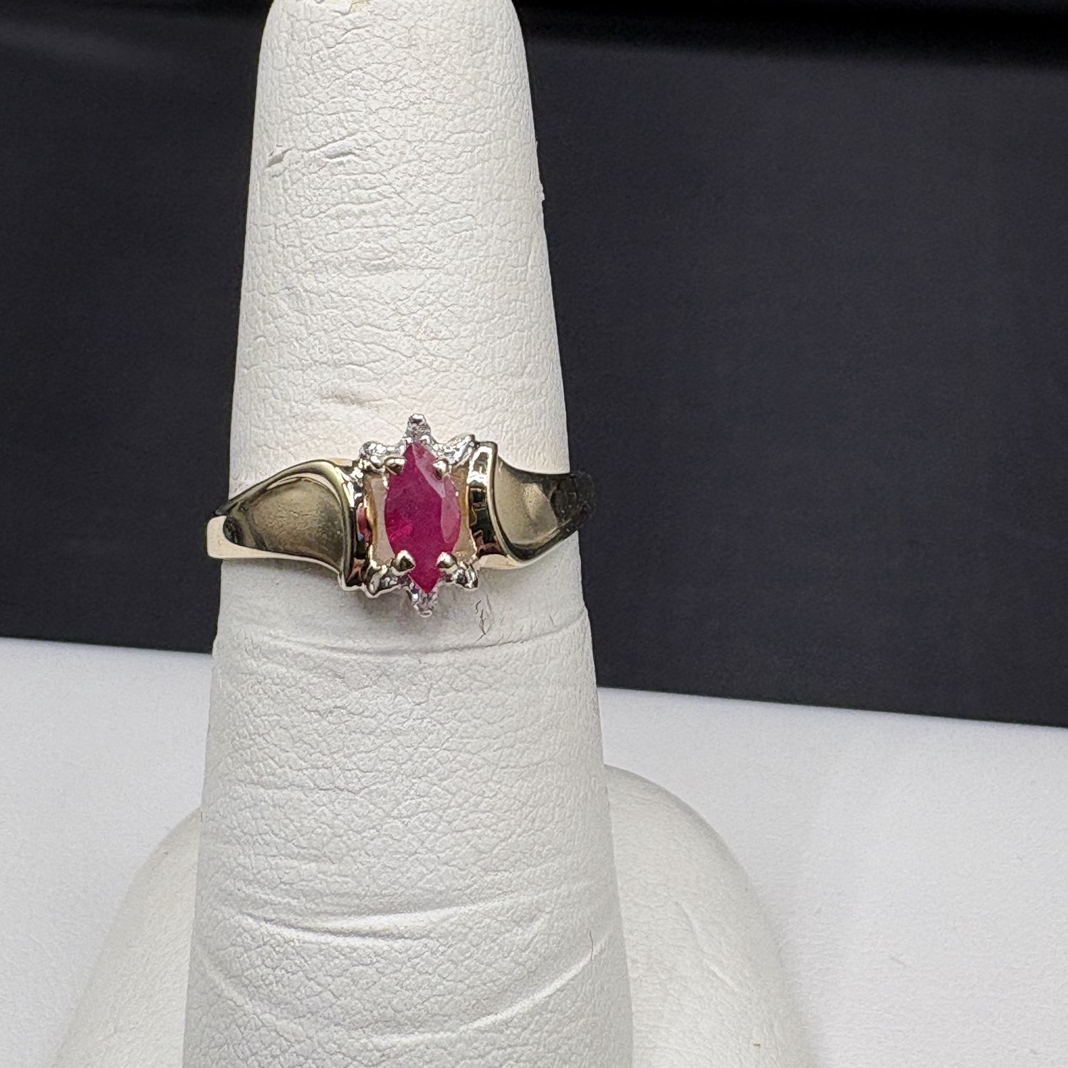 14K RUBY &amp; DIAMOND RING IN YELLOW GOLD SIZE 6.75