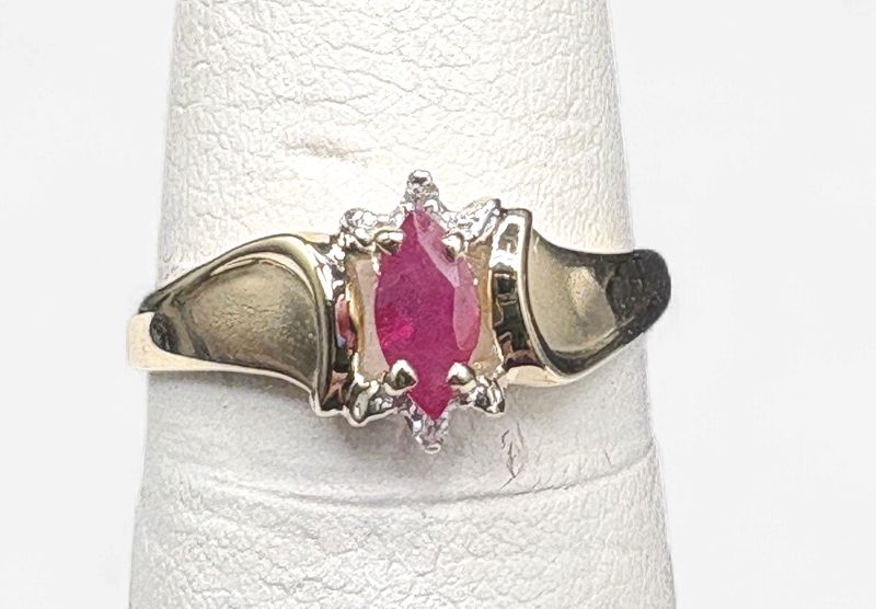 14K RUBY &amp; DIAMOND RING IN YELLOW GOLD SIZE 6.75