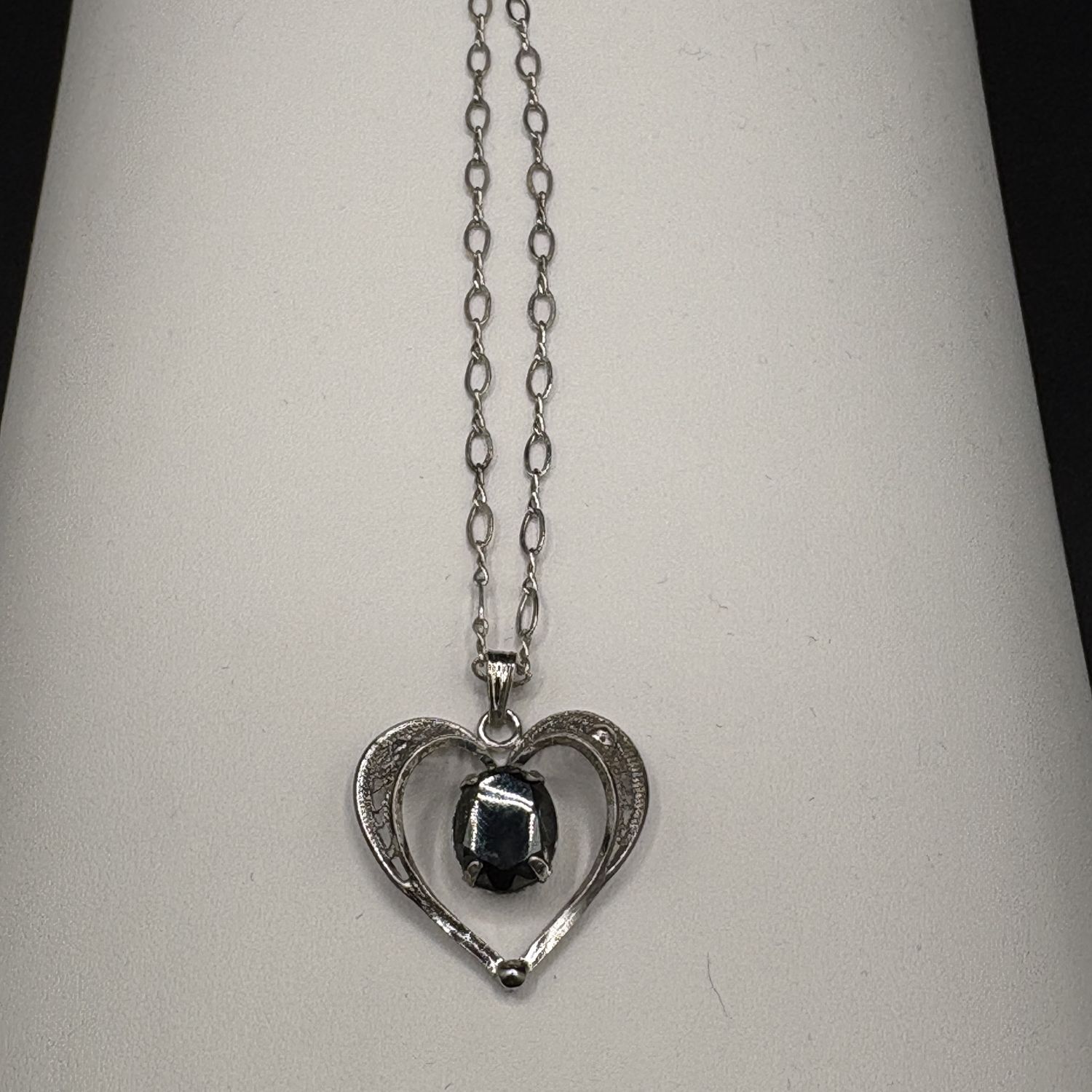 STERLING HEART WITH BLACK STONE AND CHAIN 18"