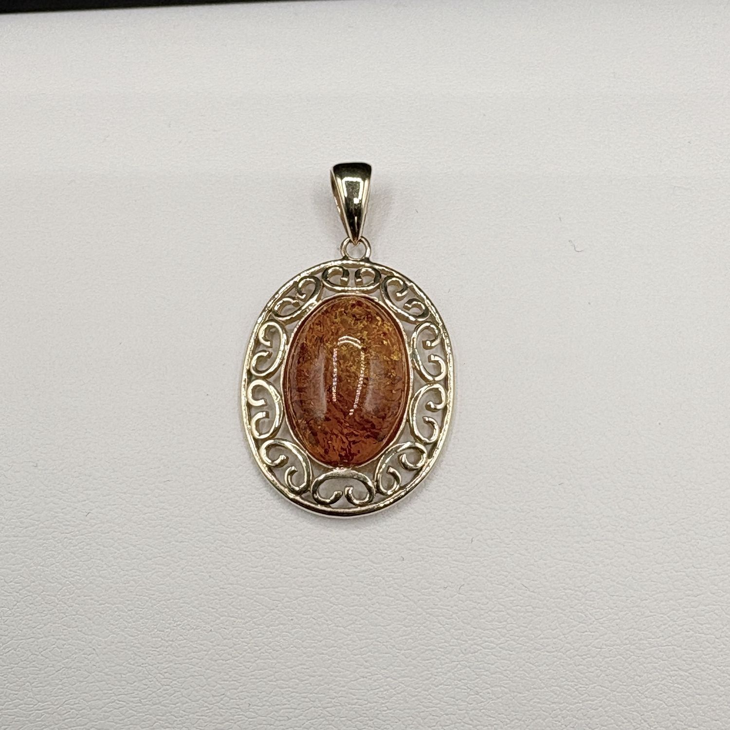 14K FILAGREE  WITH AMBER CABOCHON PENDANT IN YELLOW GOLD