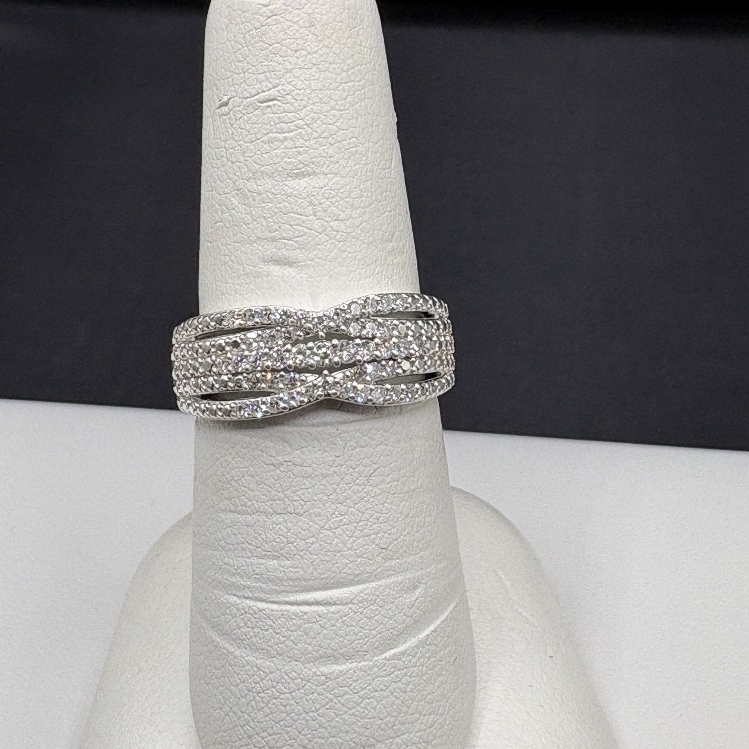 STERLING SILVER LAB GROWN RING BY UNIQUE MOMENTS SIZE 7