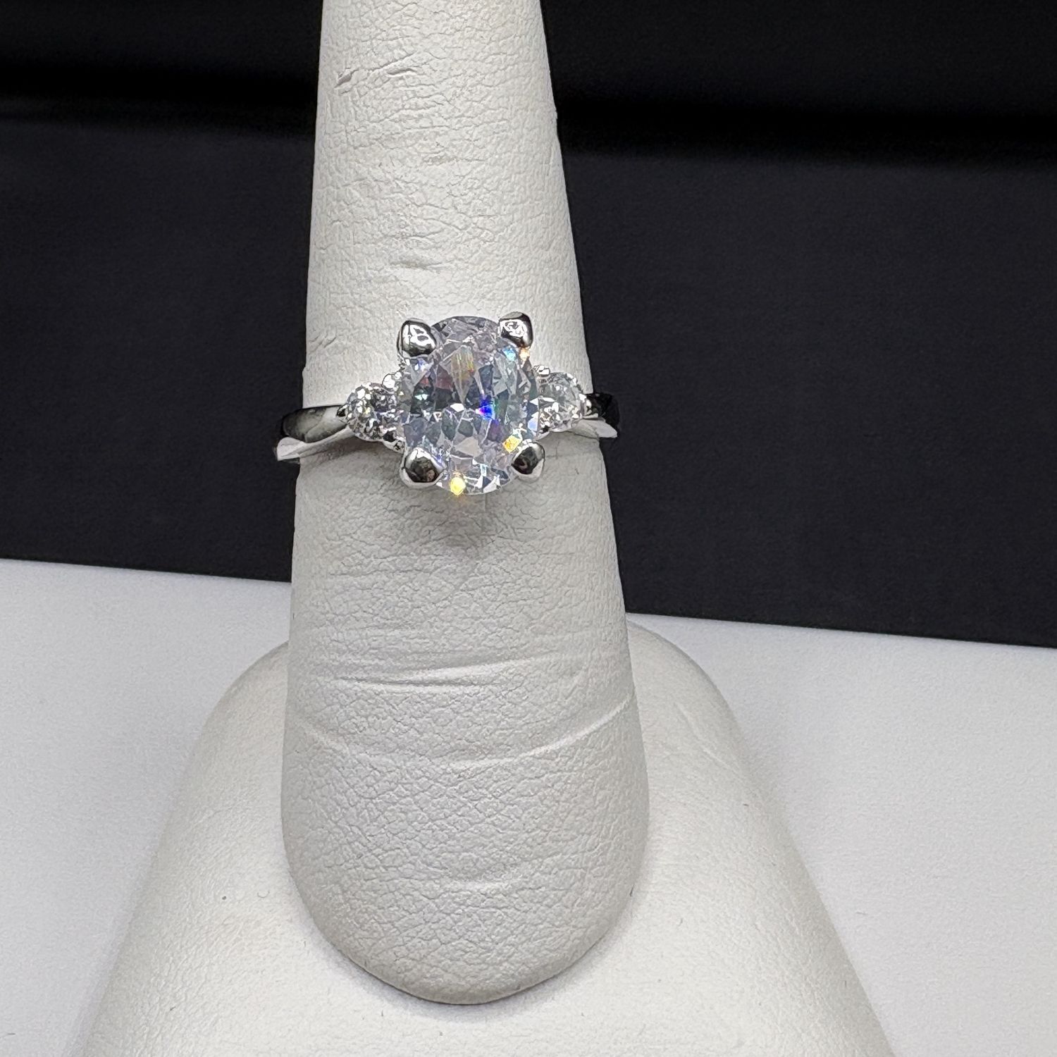 STERLING OVAL CZ RING SIZE 7