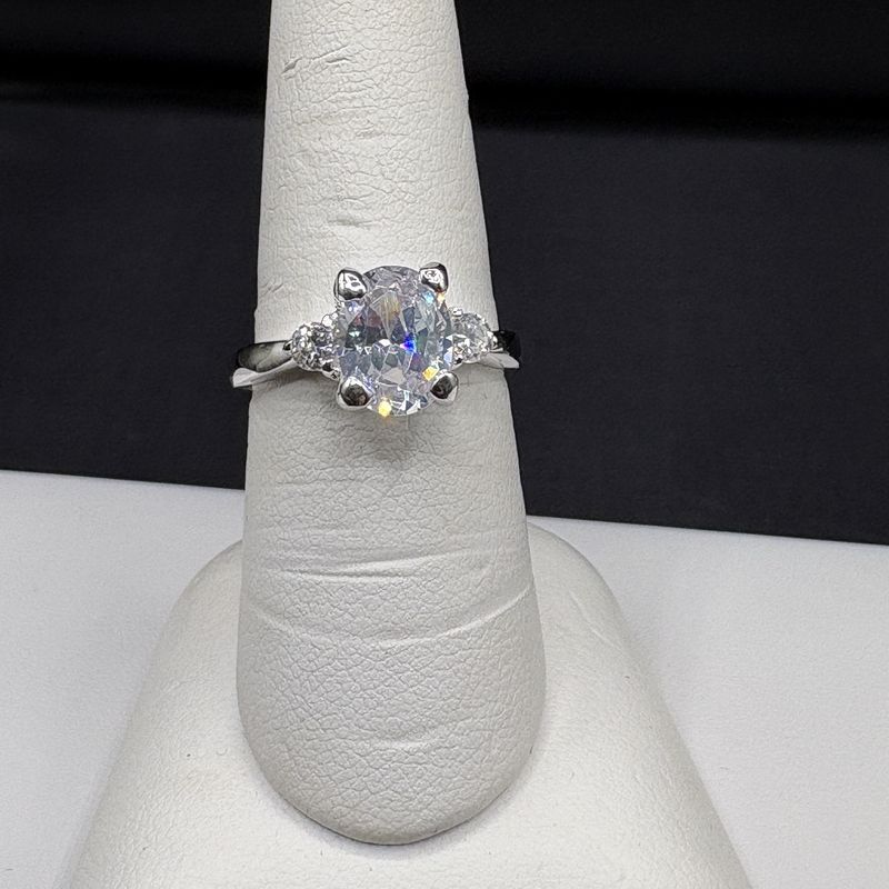 STERLING OVAL CZ RING SIZE 7