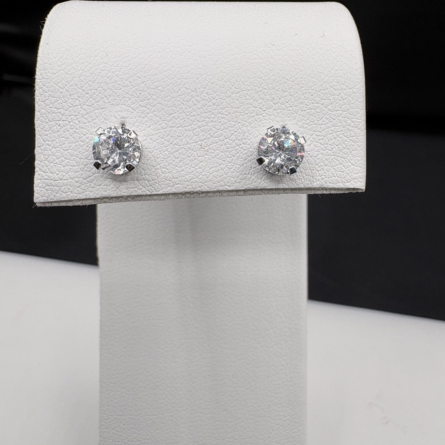 10K CZ STUD EARRING IN WHITE GOLD