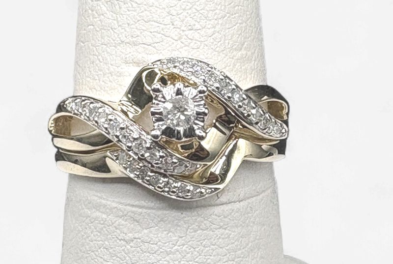 10K WEDDING SET IN YELLOW GOLD RING SIZE 7