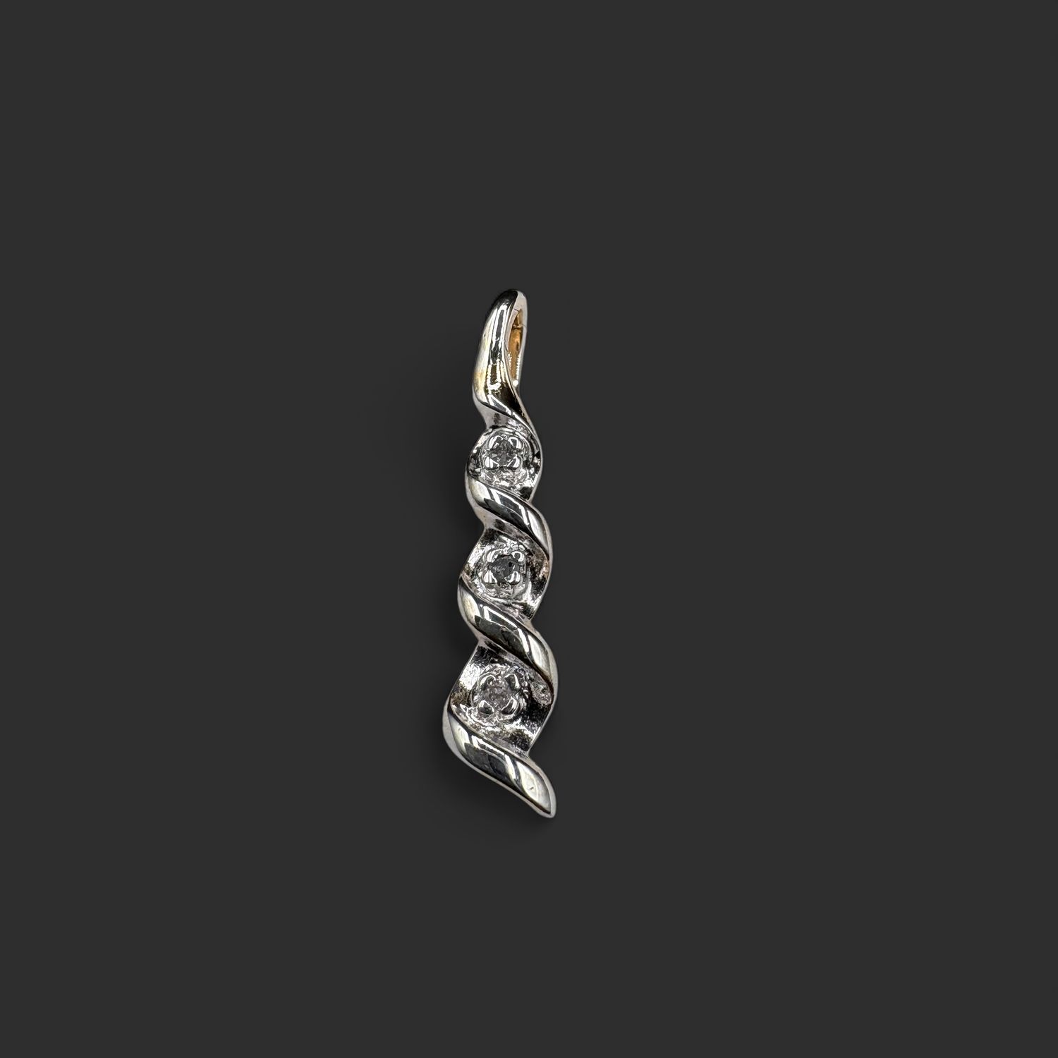 STERLING TWIST LAB GROWN DIAMOND PENDANT