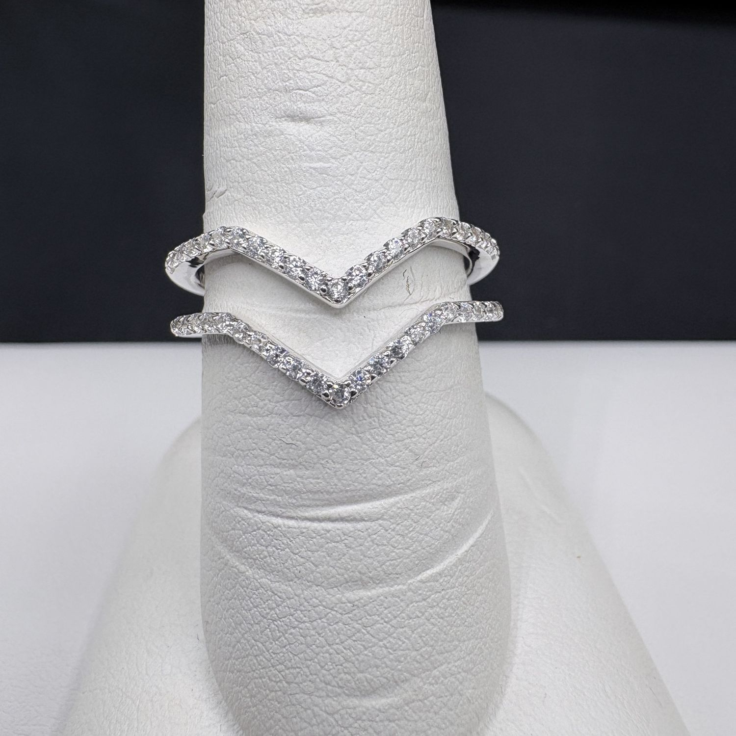 STERLING CZ MATCHING "V" SHAPED BANDS SIZE 7