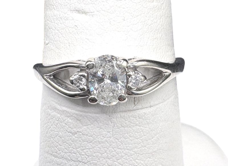 14K OVAL DIAMOND ENGAGEMENT RING SIZE 6.75