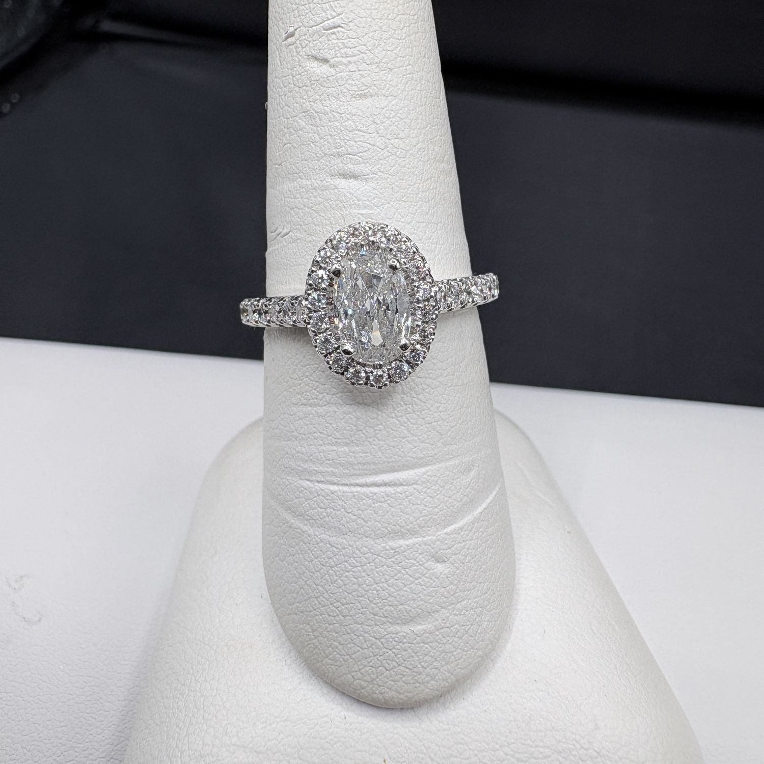 14K OVAL DIAMOND ENGAGEMENT RING SIZE 7