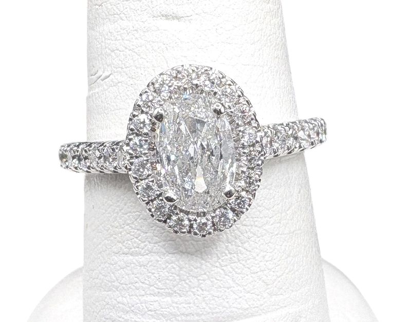 14K OVAL DIAMOND ENGAGEMENT RING SIZE 7