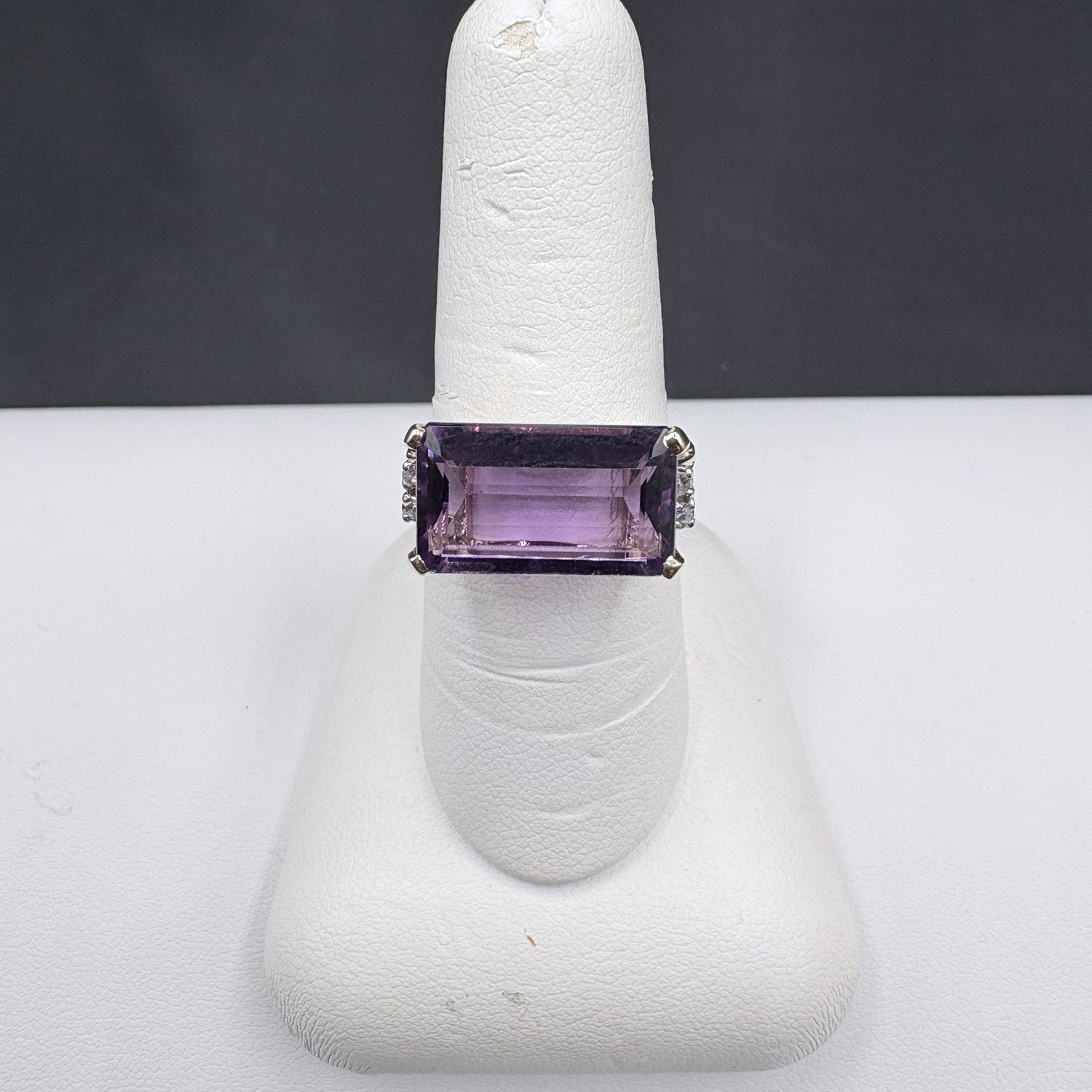 18K AMETHYST &amp; DIAMOND RING SIZE 7.5