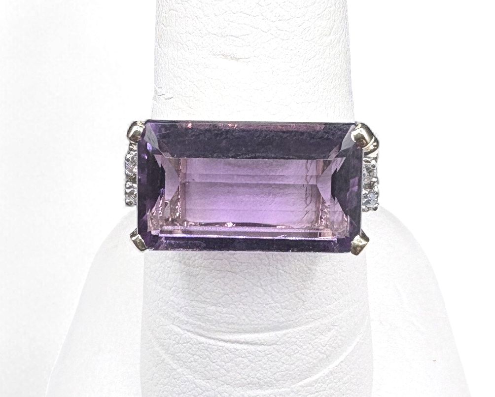 18K AMETHYST &amp; DIAMOND RING SIZE 7.5