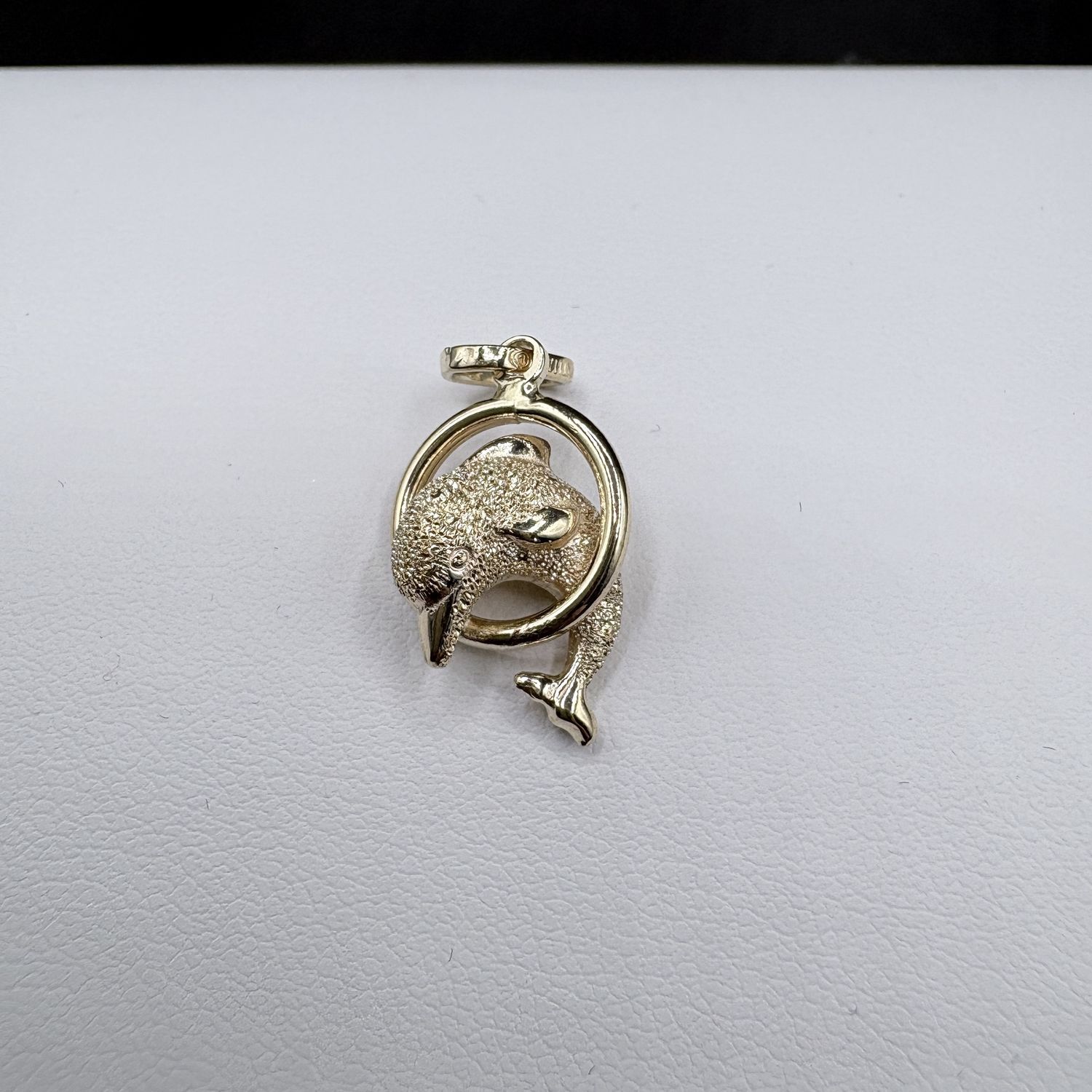 14K DOLPHIN PENDANT IN YELLOW GOLD