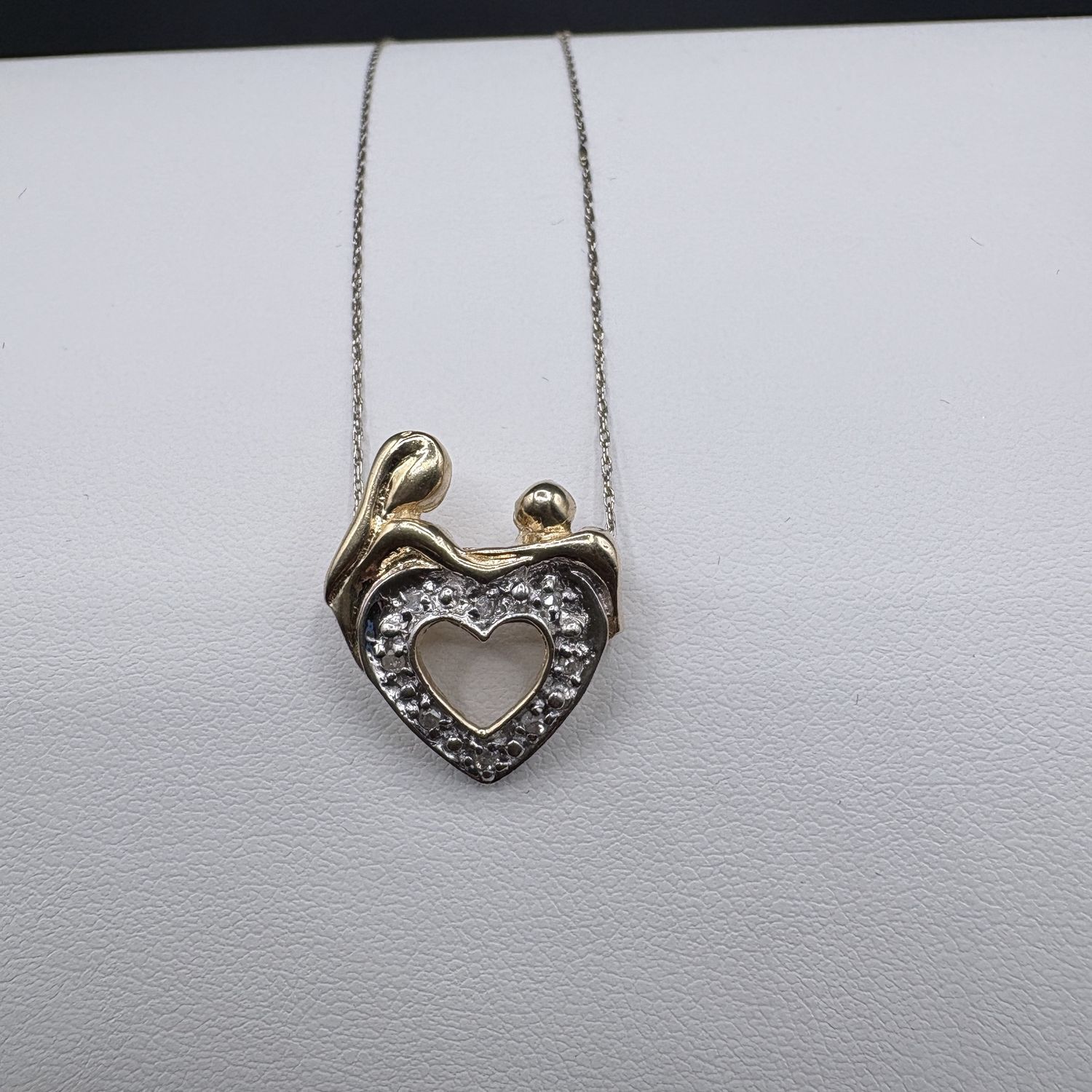 10K MOTHER AND CHILD DIAMOND PENDANT WITH CHAIN 20"