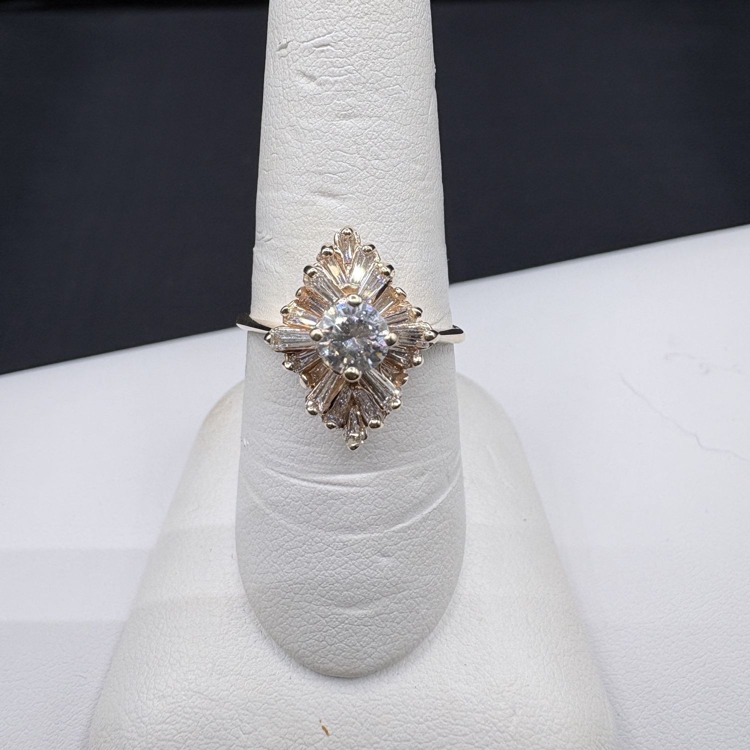 14K DIAMOND DUCHESS RING SIZE 8