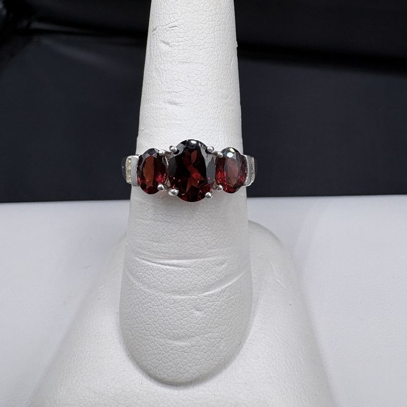 STERLING GARNET RING SIZE 7