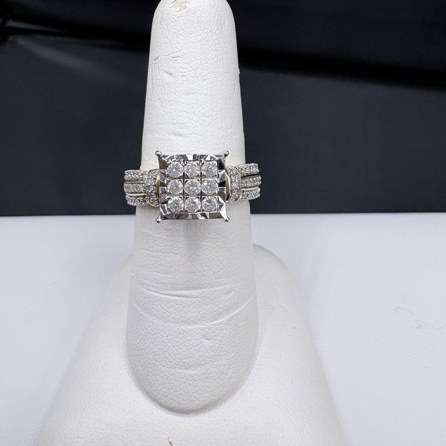 10K DIAMOND CLUSTER PRINCESS RING SIZE 7