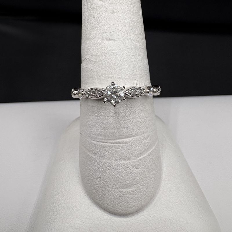 14K DIAMOND ENGAGEMENT RING SIZE 8