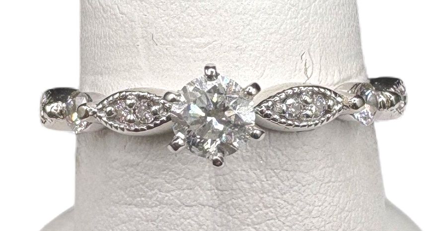 14K DIAMOND ENGAGEMENT RING SIZE 8