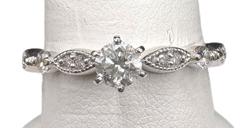 14K DIAMOND ENGAGEMENT RING SIZE 8