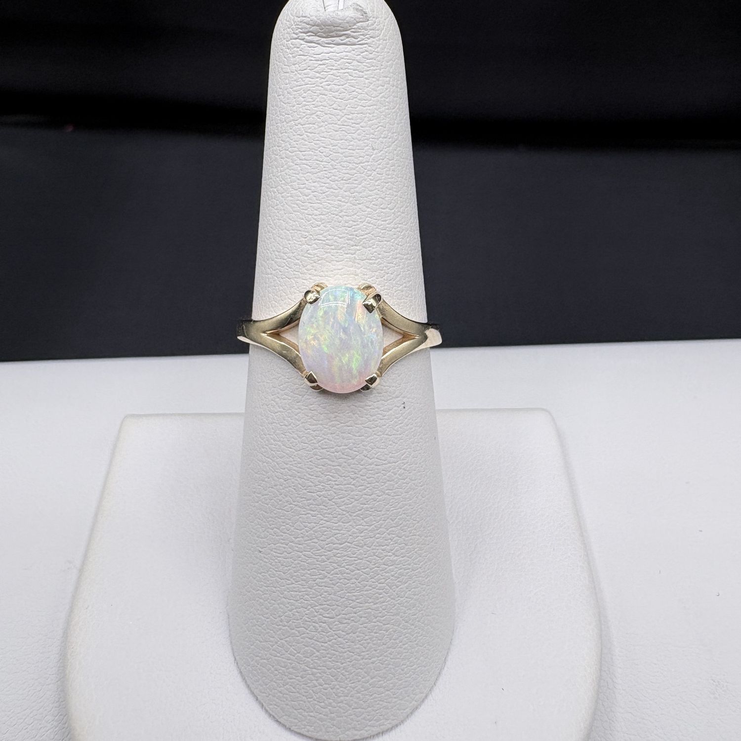 14K OPAL RING IN YELLOW GOLD SIZE 7