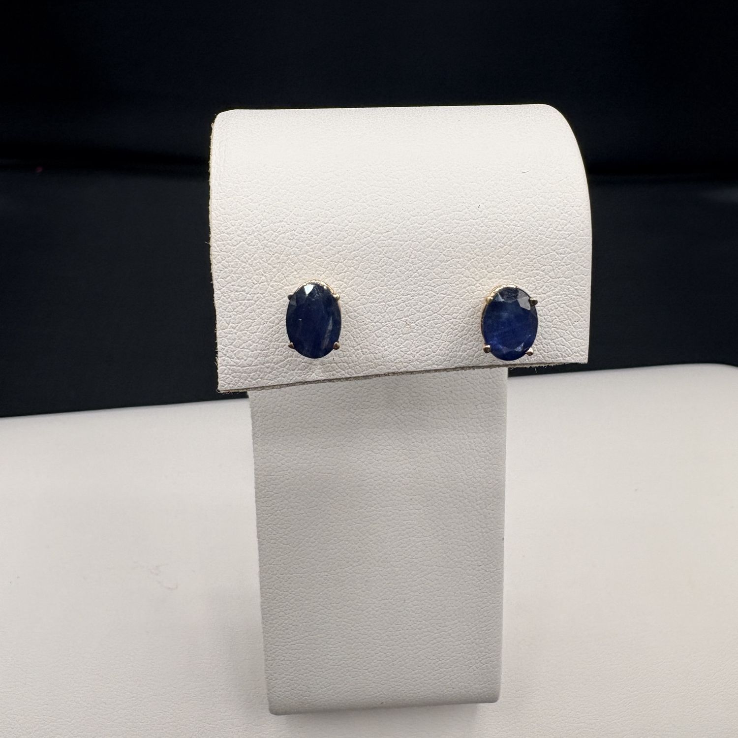 14K OVAL SAPPHIRE STUD EARRING IN YELLOW GOLD