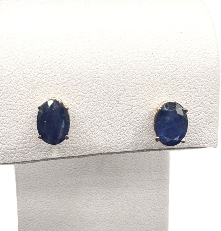 14K OVAL SAPPHIRE STUD EARRING IN YELLOW GOLD