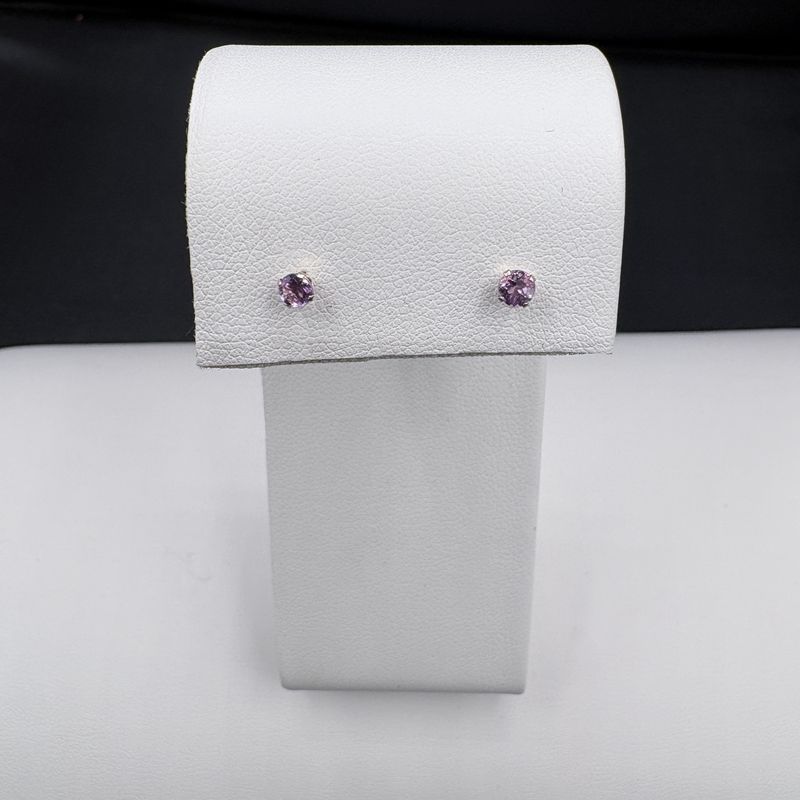 14K AMETHYST STUD EARRING IN YELLOW GOLD