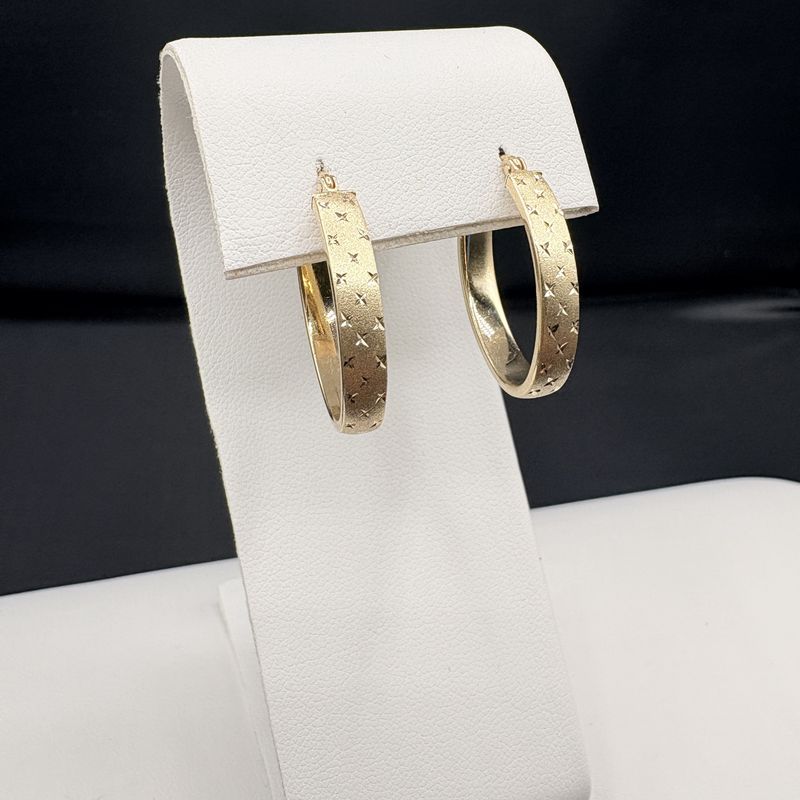 14K OVAL BRUSHED GOLD HOOP EARRING IN YELLOW GOLD