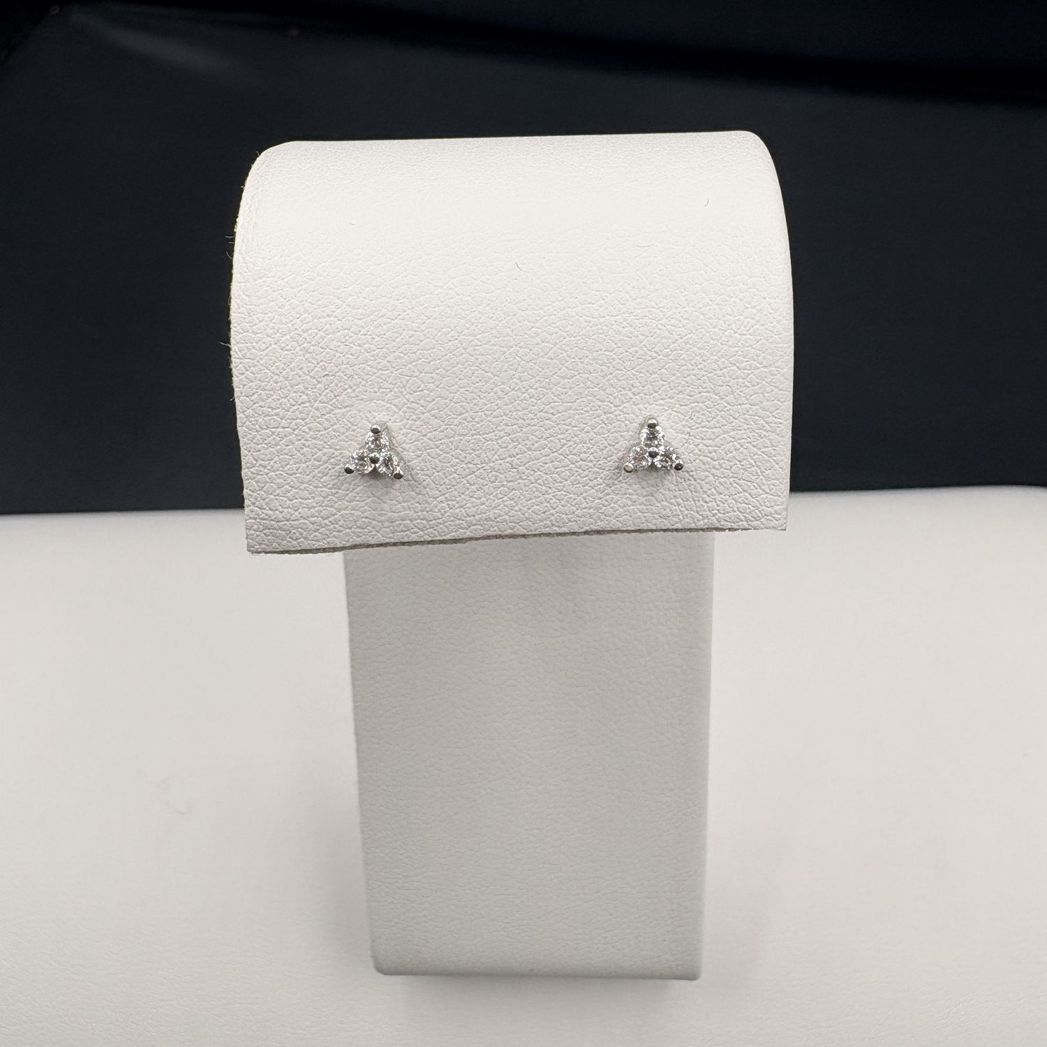 STERLING DIAMOND STUD EARRING