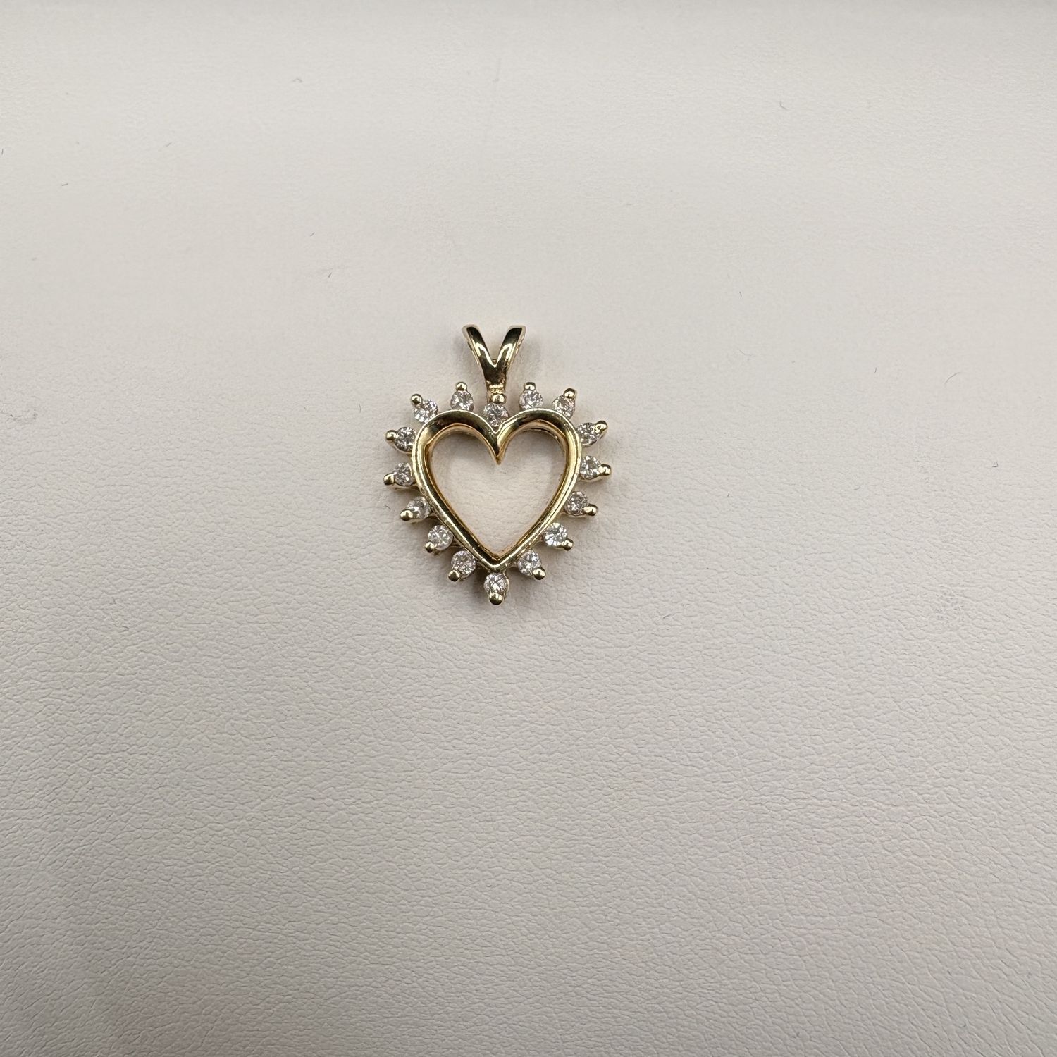 10K DIAMOND HEART PENDANT IN YELLOW GOLD