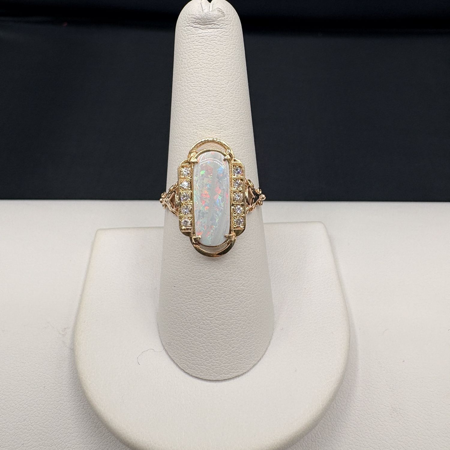10K ANTIQUE OVAL WITH DIAMOND RING SIZE 8 IN YELLOW GOLD