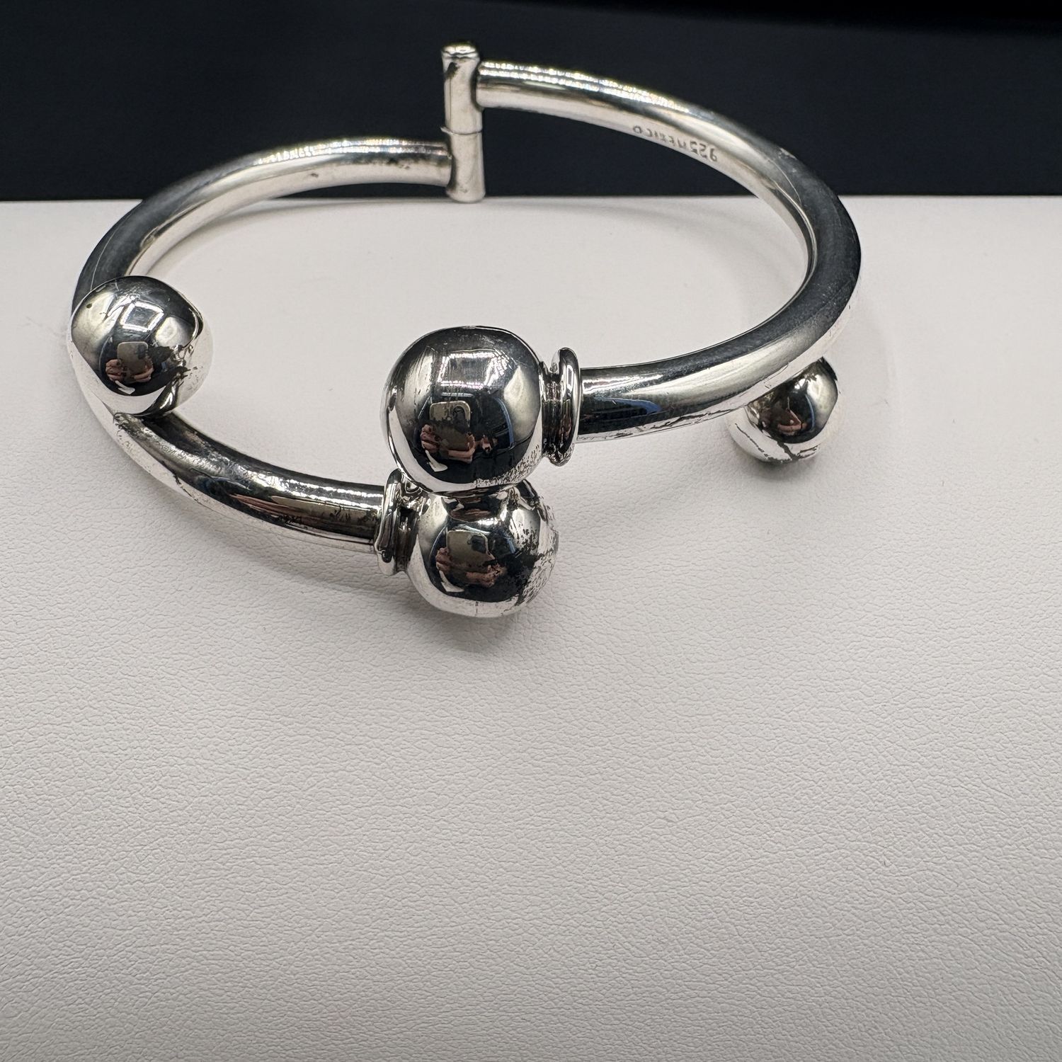 STERLING HINGE BALL BANGLE