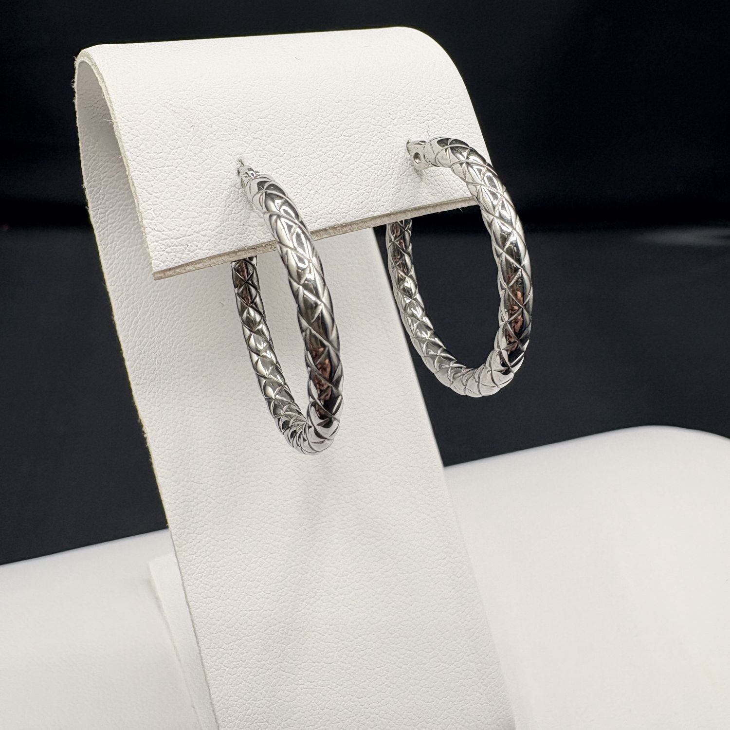 STAINLESS HOOP EARRING