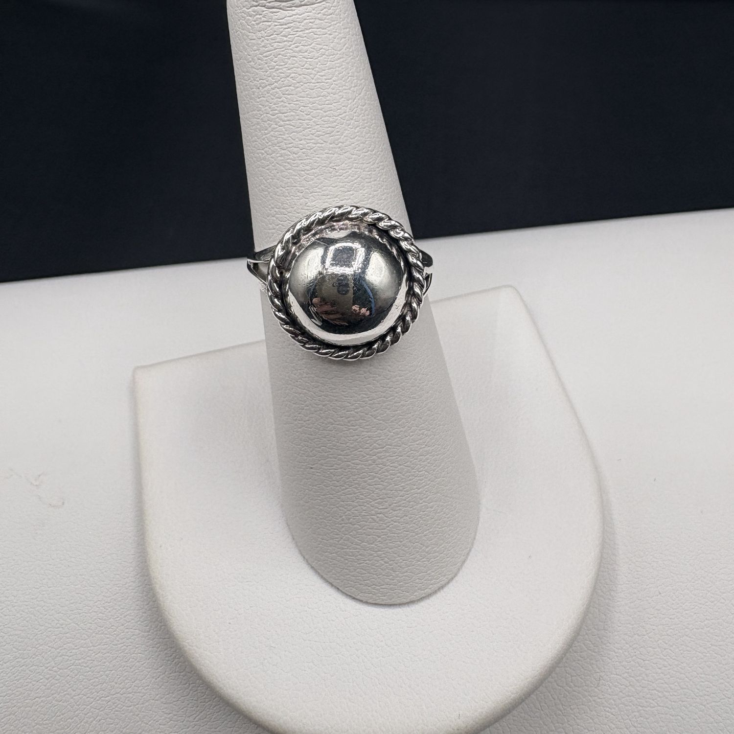 STERLING BUTTON WITH ROPE RING SIZE 7.75