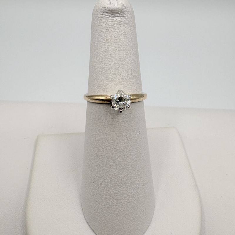 14K DIAMOND ENGAGEMENT RING SIZE 6