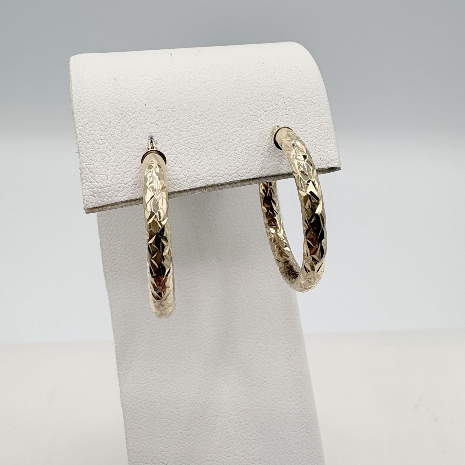 10K DIAMOND CUT HOOP EARRING