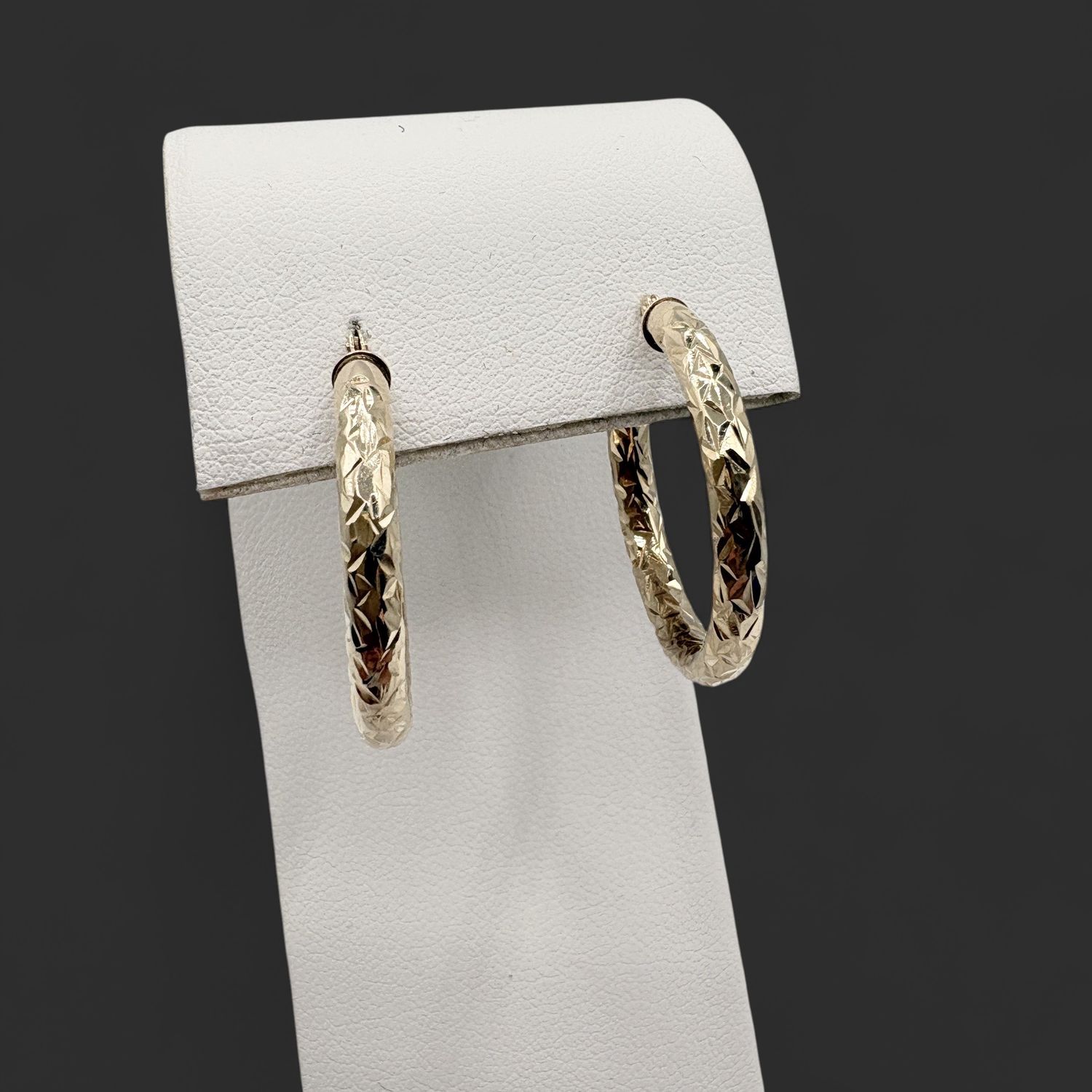 10K DIAMOND CUT HOOP EARRING