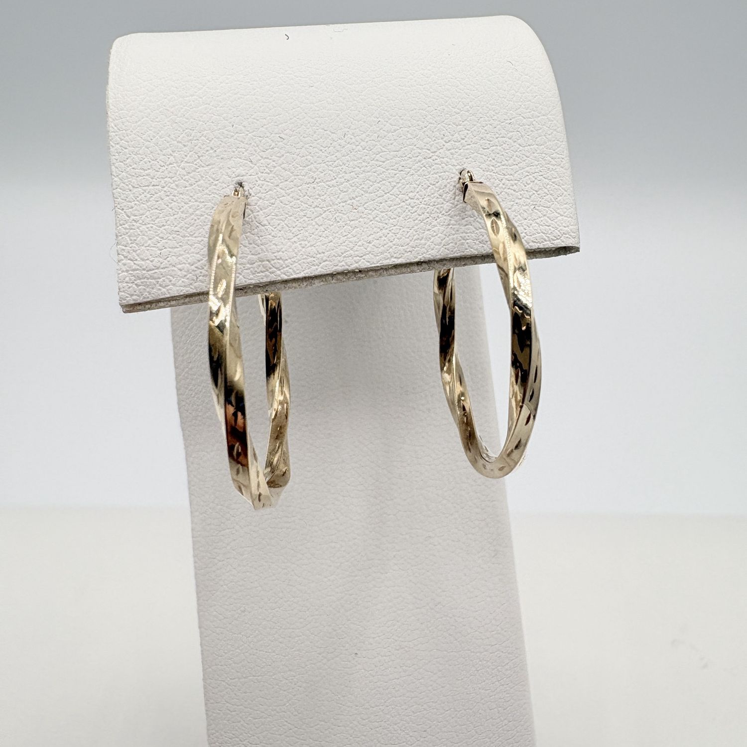 10K TWISTED HOOP EARRING