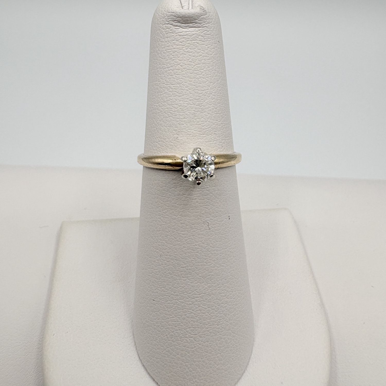 14K ROUND DIAMOND SOLITARE RING SIZE 6