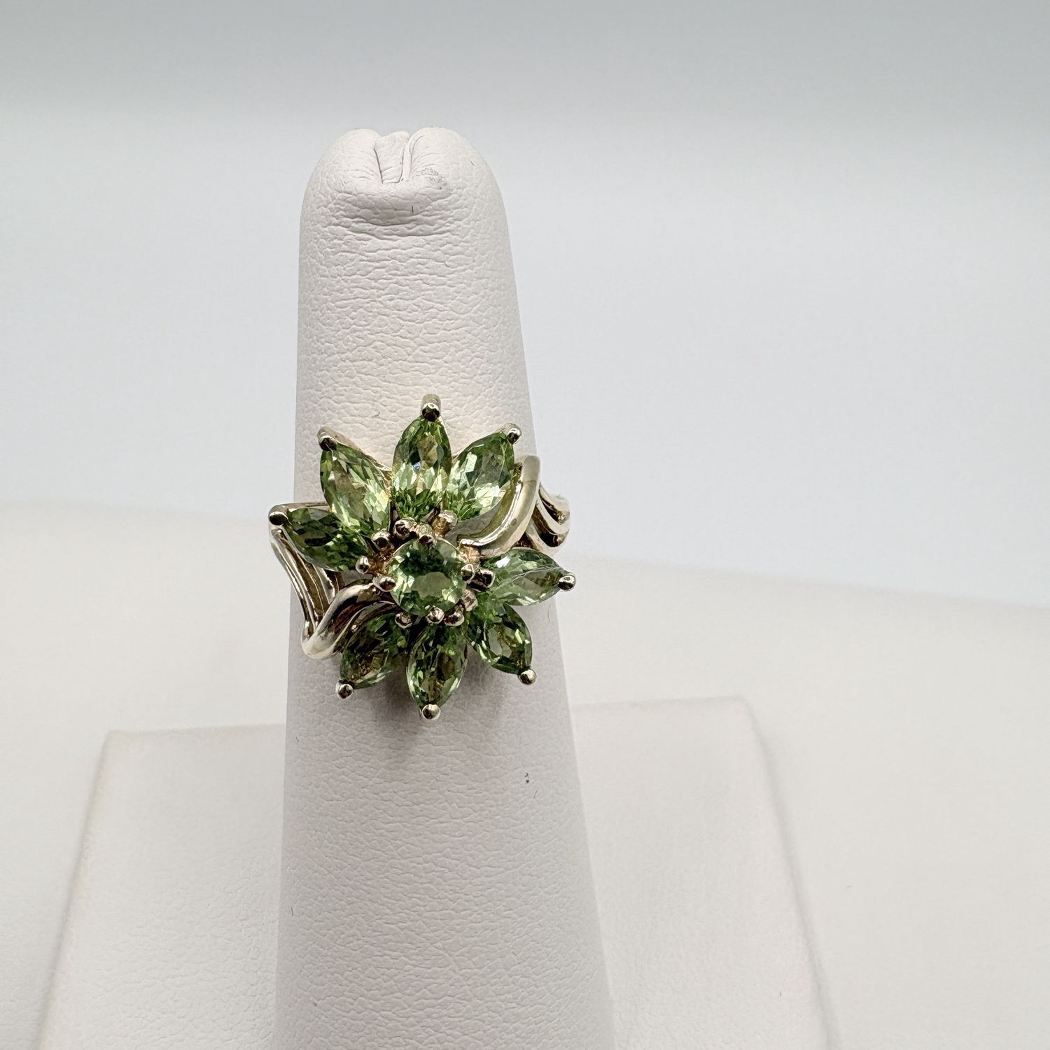 10K PERIDOT FLORAL RING SIZE 5
