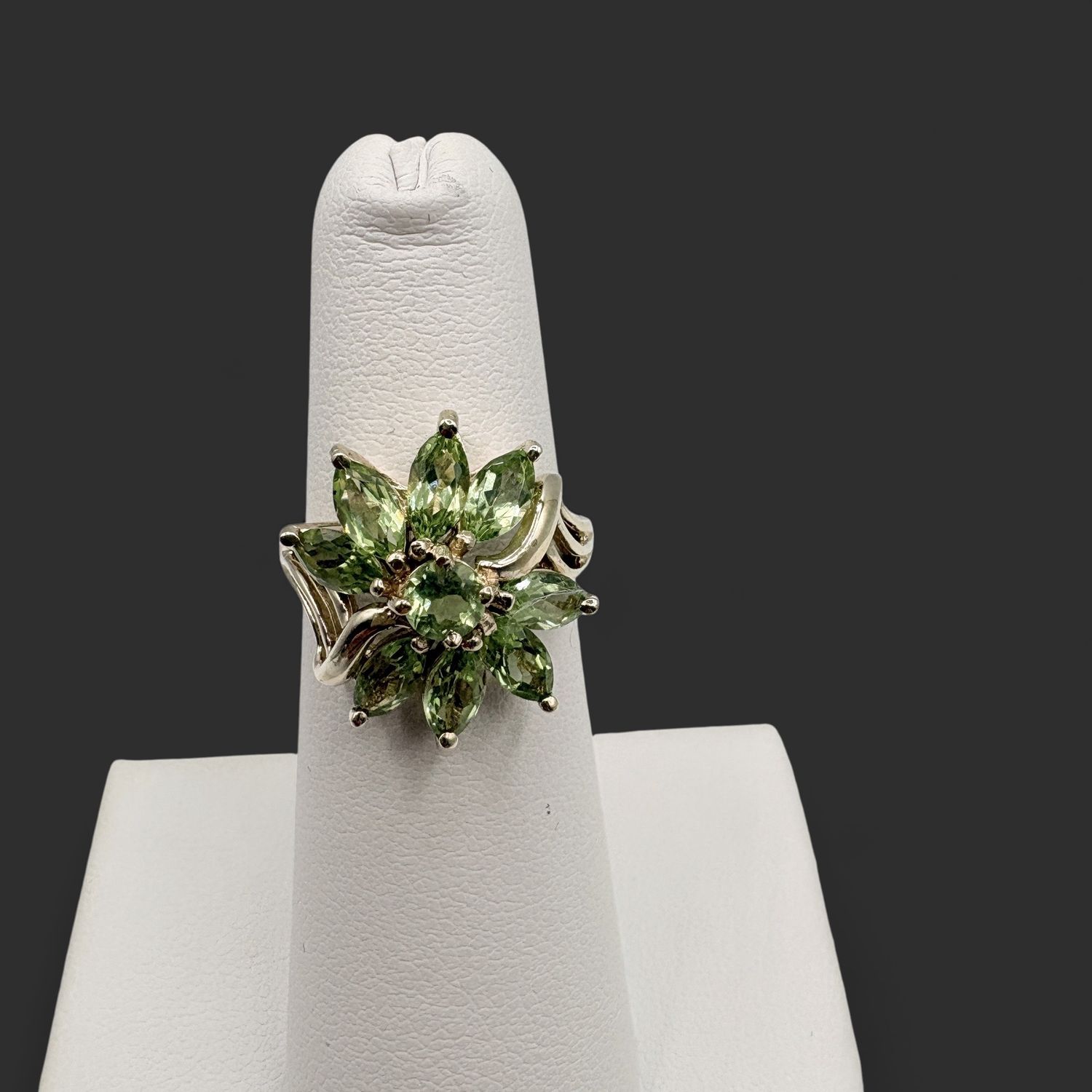 10K PERIDOT FLORAL RING SIZE 5