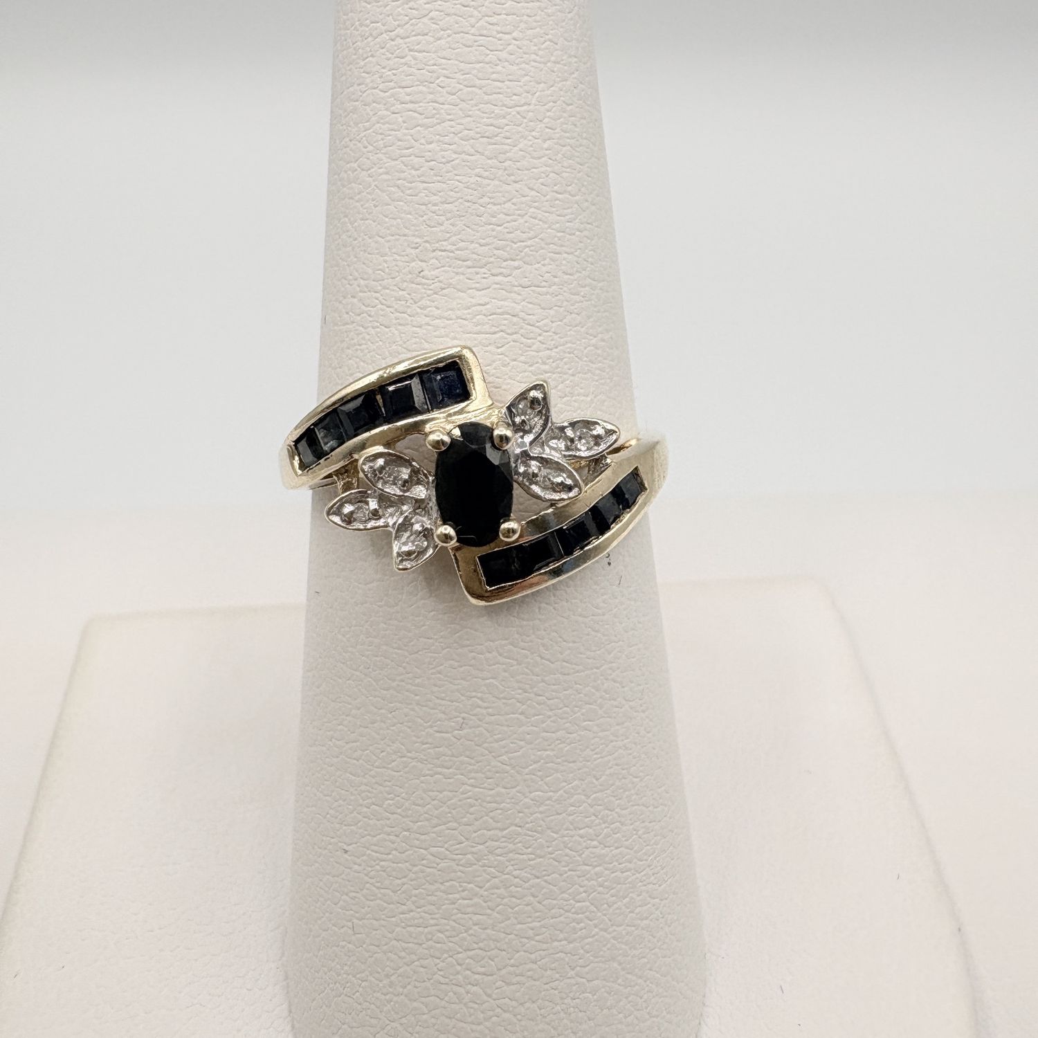 10K DIAMOND &amp; SAPPHIRE RING SIZE 7.25
