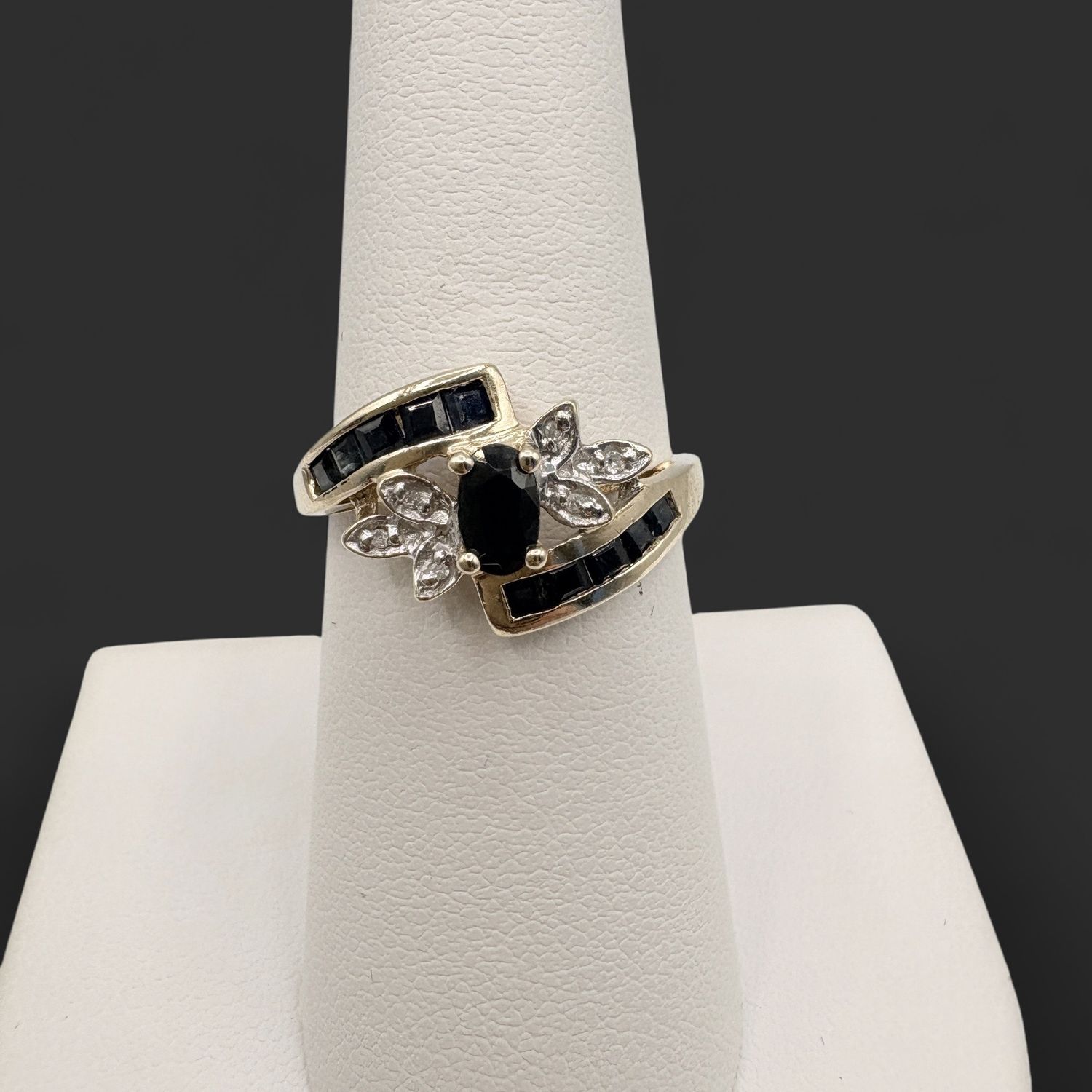 10K DIAMOND &amp; SAPPHIRE RING SIZE 7.25