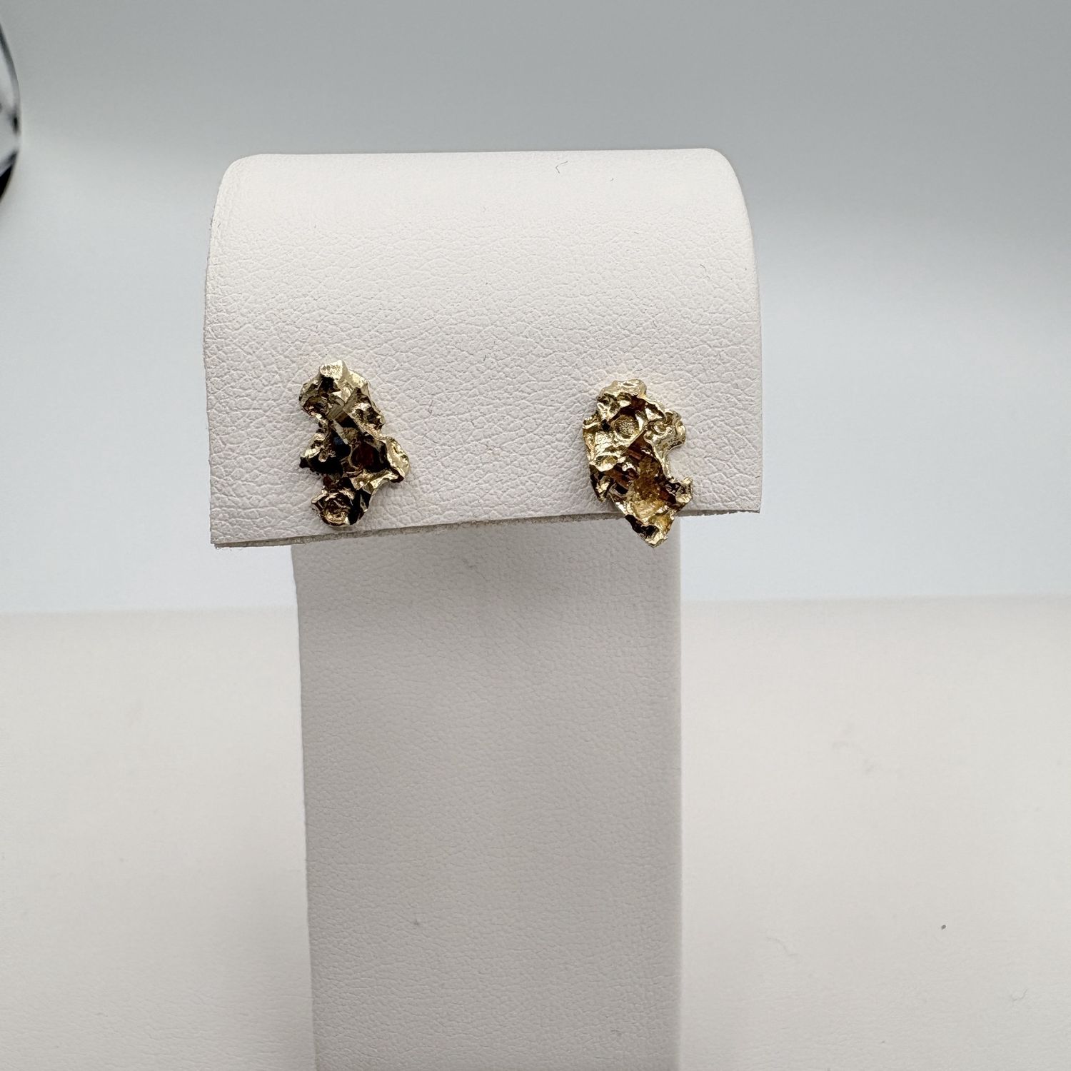 10K NUGGET EARRING STUD